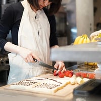 果実店ｃａｎｖａｓカットフルーツ教室用エプロン、ナイフ貸出