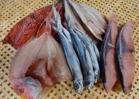 魚の旨味がギュギュっと詰まった　　【おまかせ干物詰め合わせセット5種】