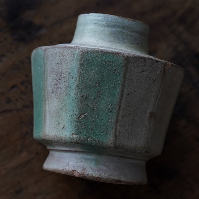 15-16世紀ビルマ 白錫釉緑彩面取小壺 / 仏教美術 鉛釉 香炉 花入 花器 白錫鉛釉緑彩面取小壺 / ビルマ15-16世紀 | tsuchika