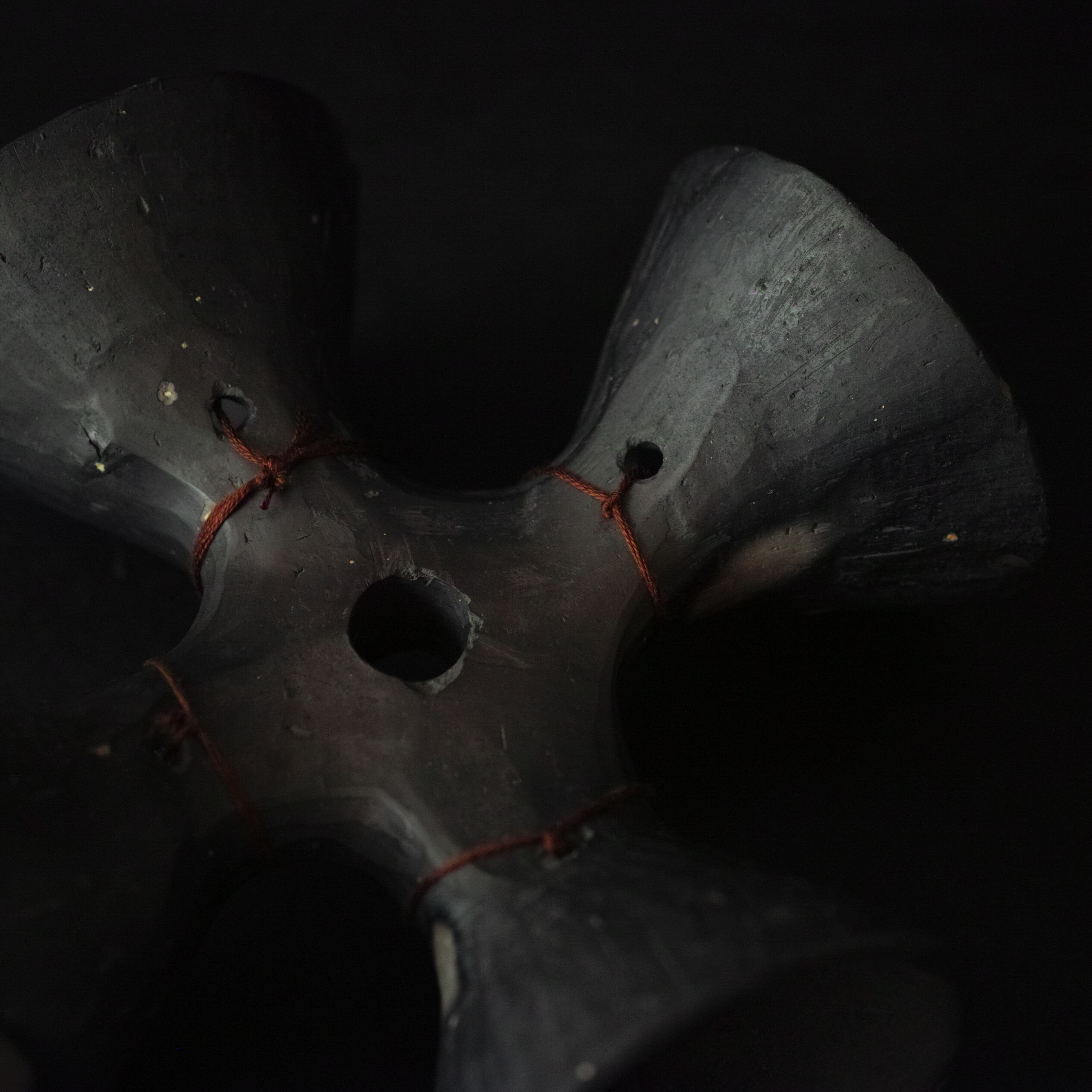 メキシコ　ベル　黒陶　オブジェ　ミッドセンチュリー メキシコ 黒陶の十字ベル / Mexican Black Pottery Cross Bell