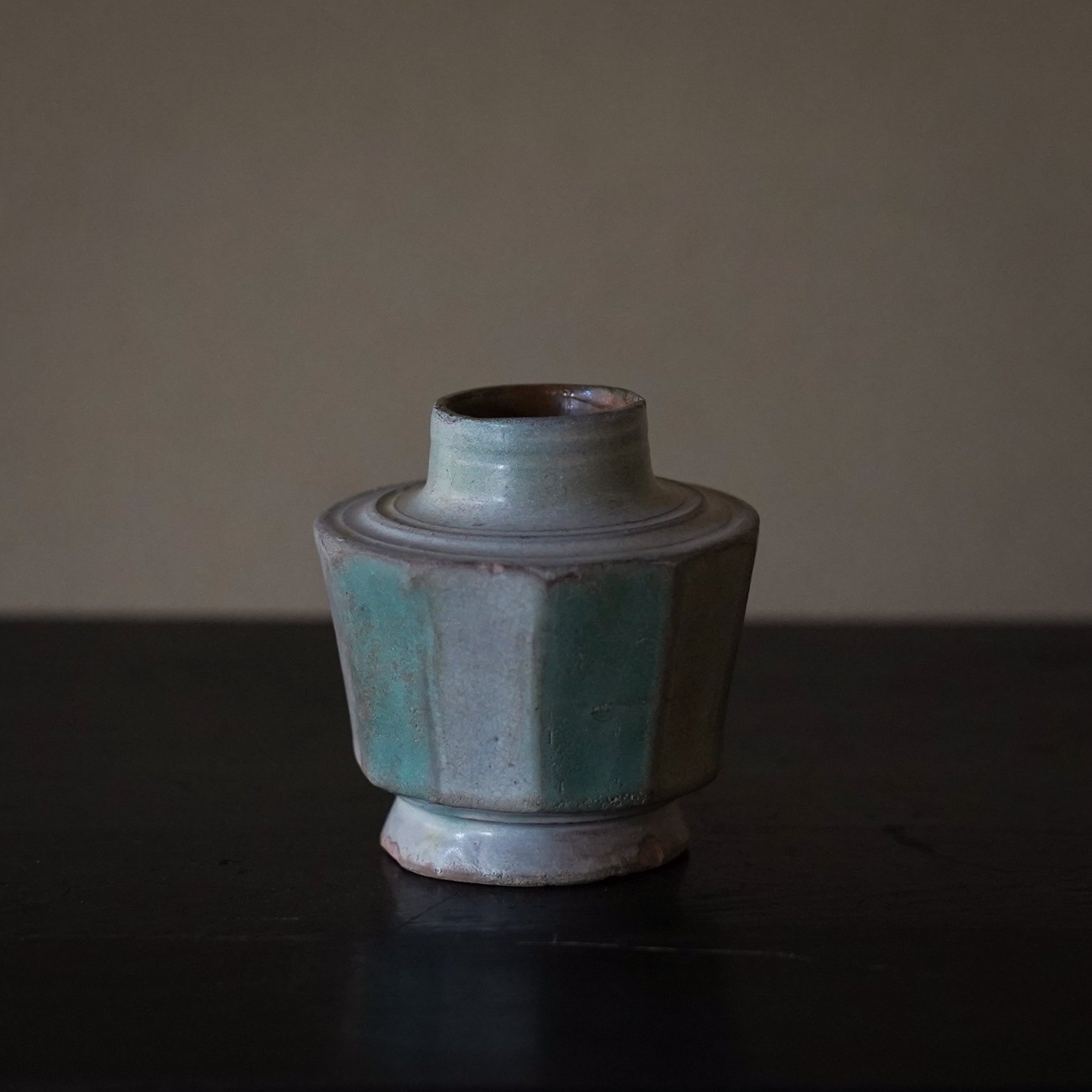 15-16世紀ビルマ 白錫釉緑彩面取小壺 / 仏教美術 鉛釉 香炉 花入 花器 白錫鉛釉緑彩面取小壺 / ビルマ15-16世紀 | tsuchika