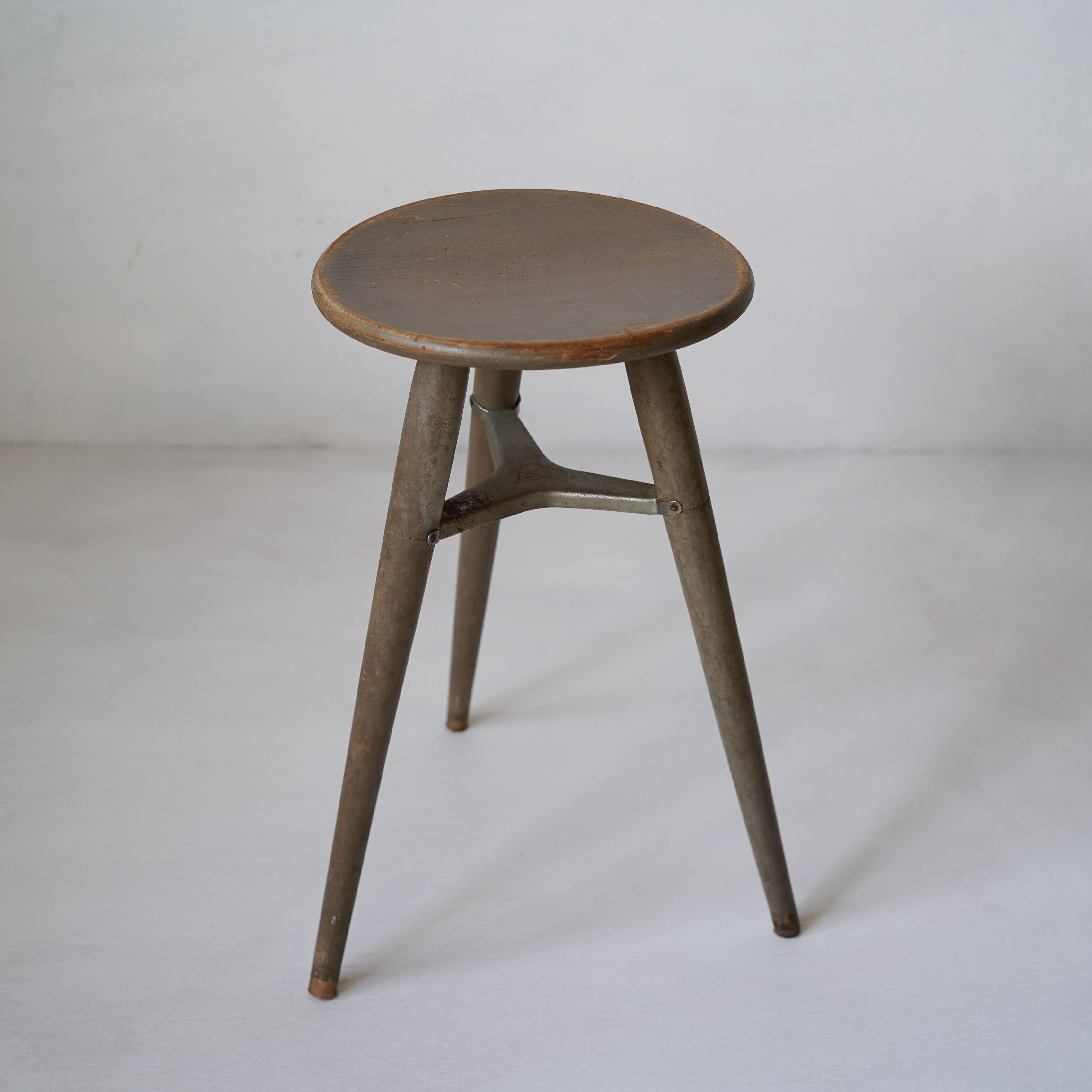 古い水色ペンキの三脚スツール丸椅子 / 1960年代 ヴィンテージ 古道具坂田 original