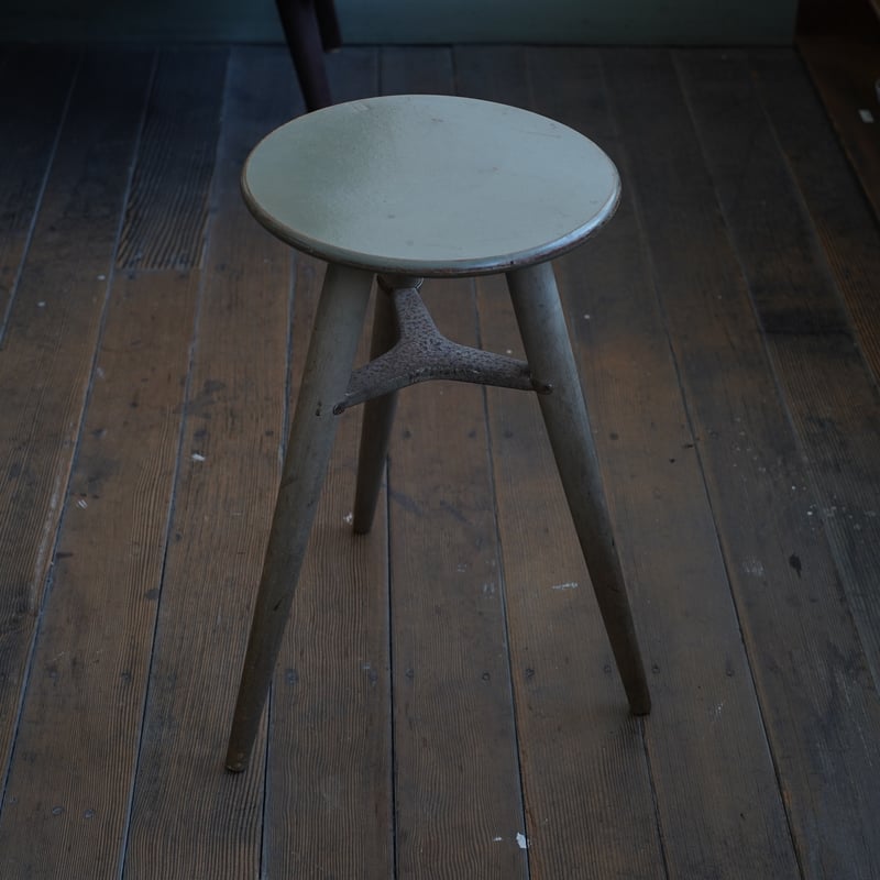 アンティーク　古い三本脚スツール　丸椅子　レトロ　古道具 アンティーク 古いスツール 3本脚 丸椅子 クロス脚 | antiques