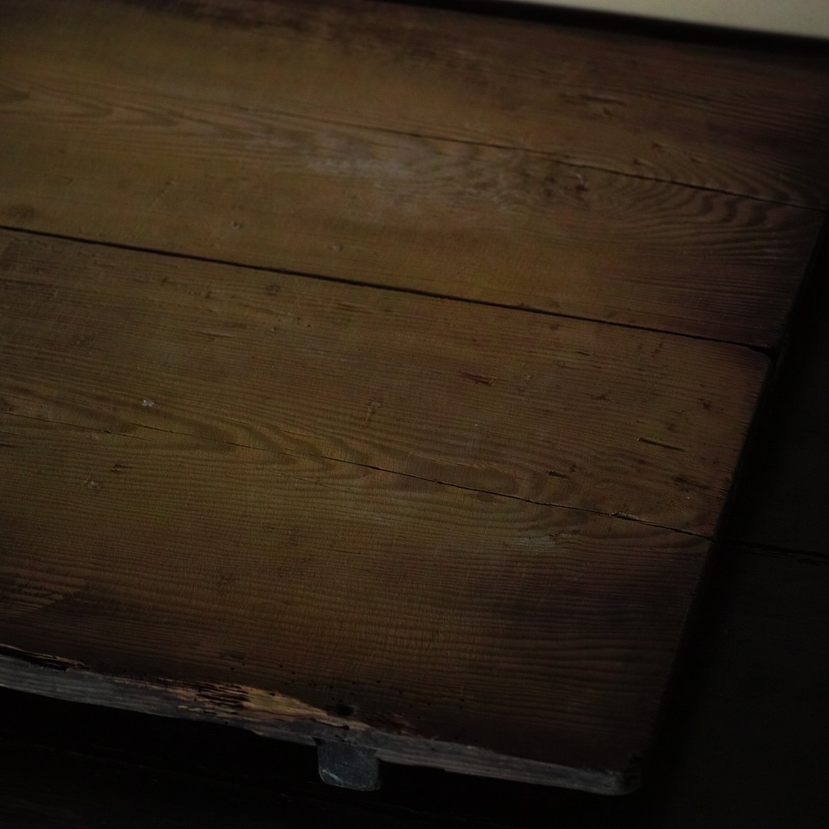 鎹打ちの黒く煤けた味のよい餅板 / 明治頃 | tsuchika