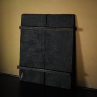 鎹打ちの黒く煤けた味のよい餅板 / 明治頃