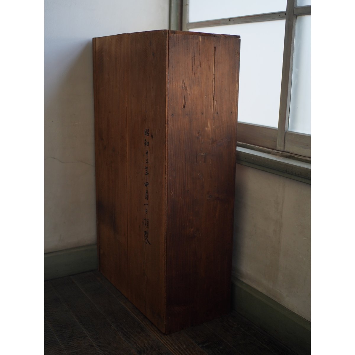 古い杉材の薄型木製棚 / 昭和十二年(戦前1937年) | tsuchika 古い杉材の薄型木製棚 / 昭和十二年(戦前1937年) | tsuchika