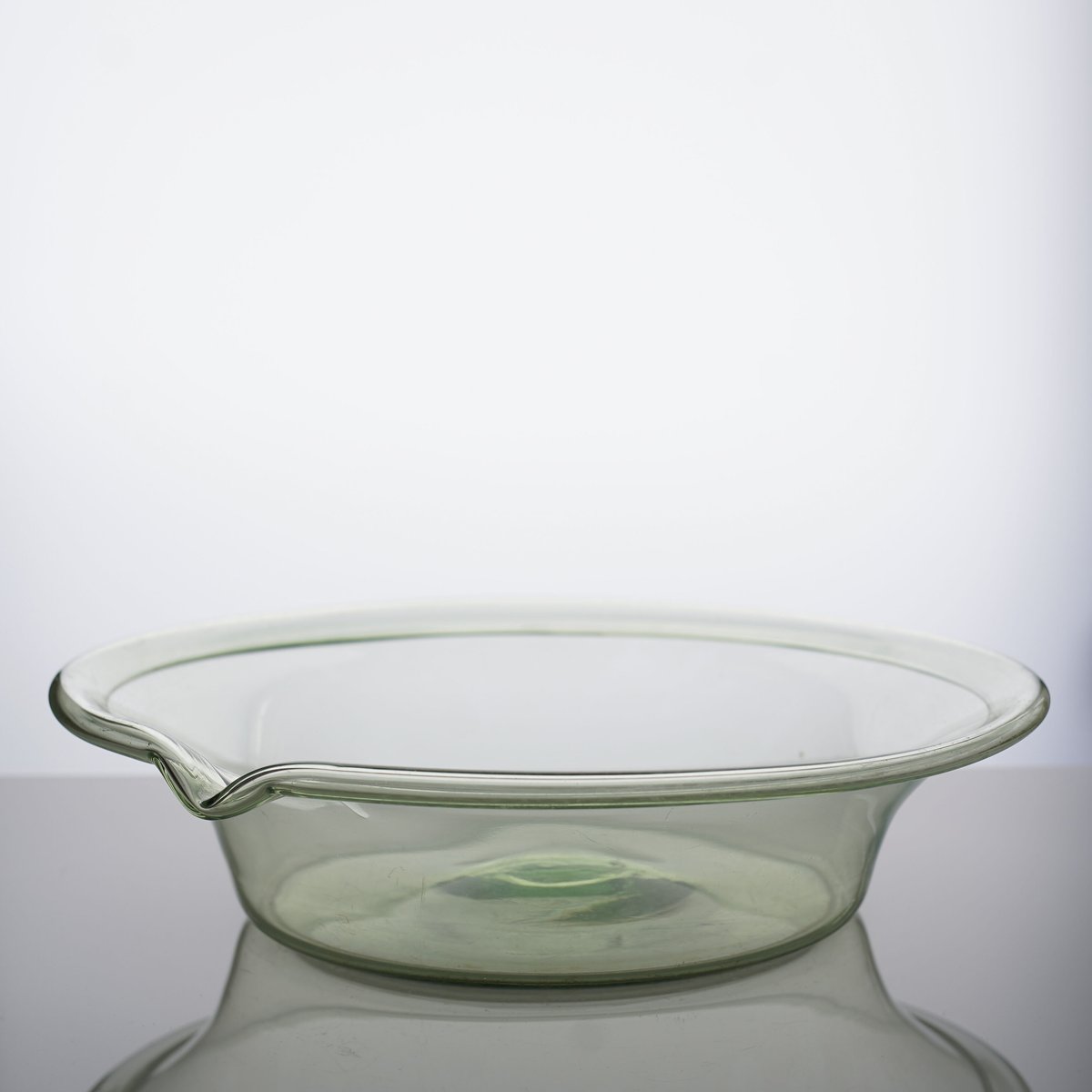 1800年代 スウェーデン 手吹きの色ガラス片口鉢 / Hand Blown Glass Bowl / Sweden 19th C.