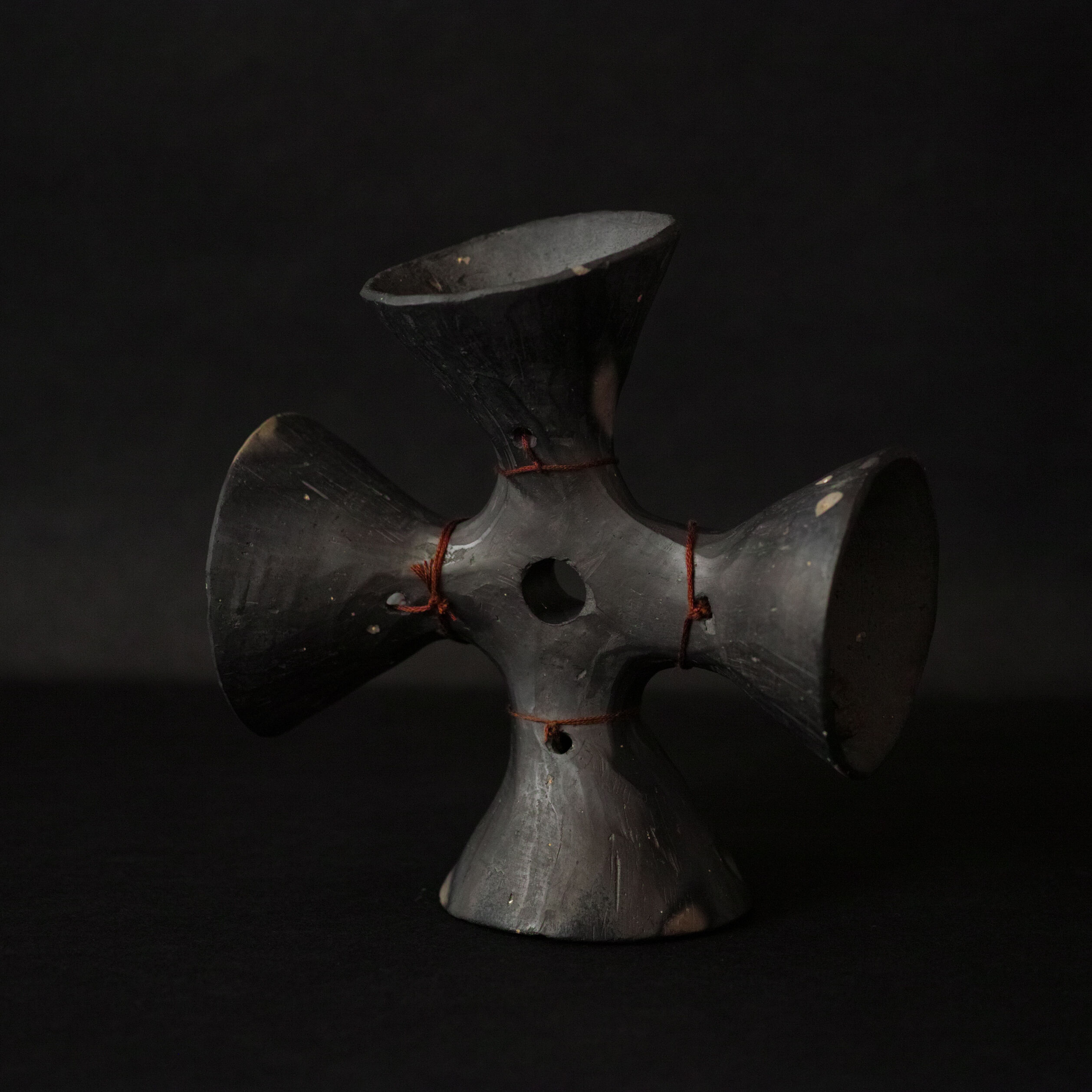 メキシコ 黒陶の十字ベル / Mexican Black Pottery Cross Bell