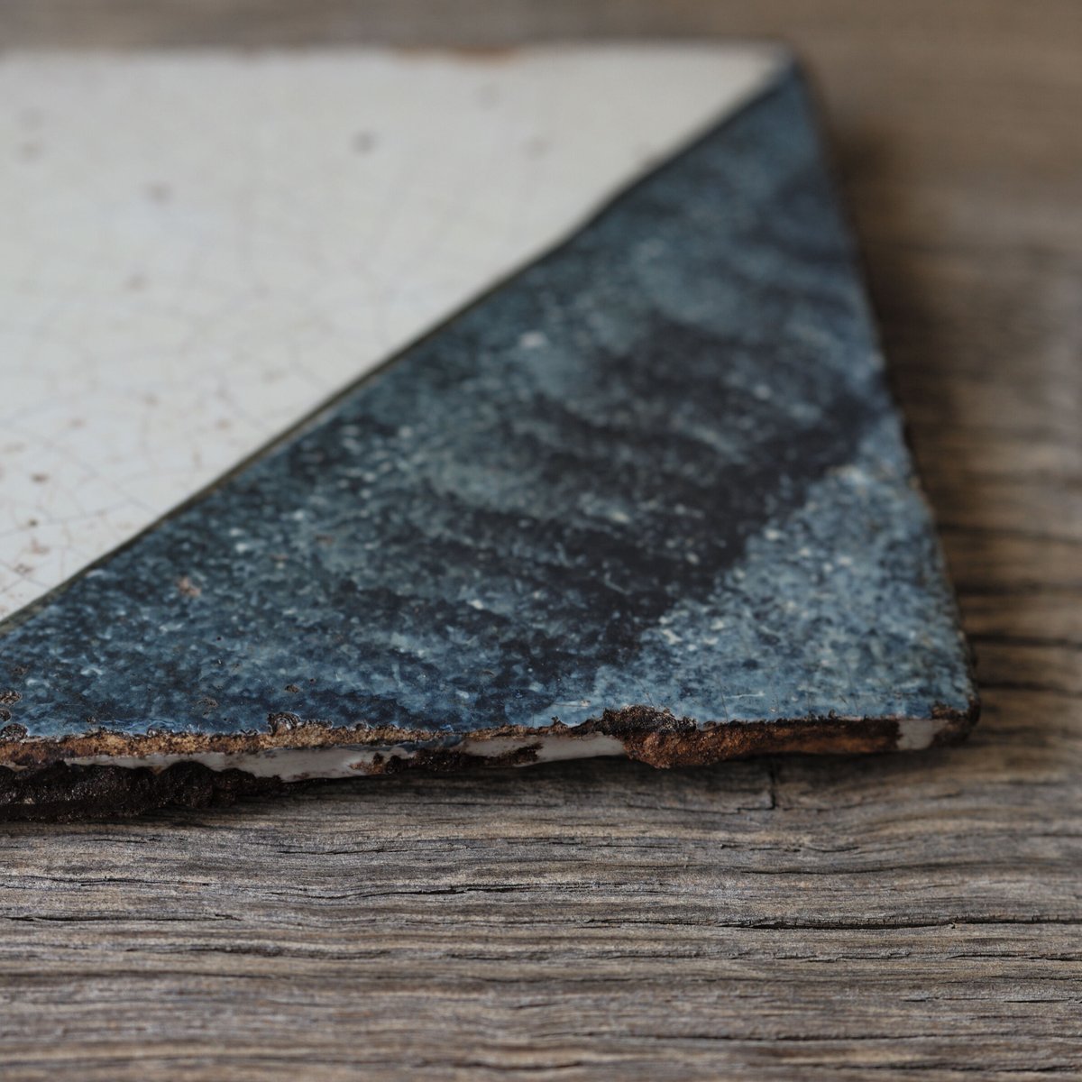 フォロワー350名突破記念】17世紀オランダデルフトタイル自作の留め具付き