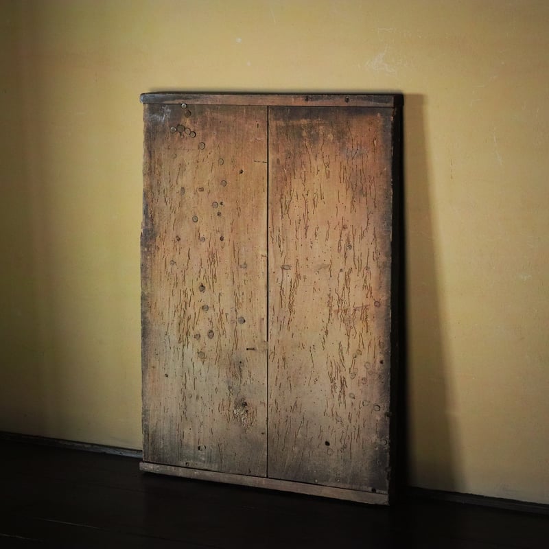 虫喰い跡が景色となった古い敷板 明治頃 古板 天板 展示台 飾り台 茶台 花台 虫喰い跡が景色となった古い敷板 / 明治頃 | tsuchika