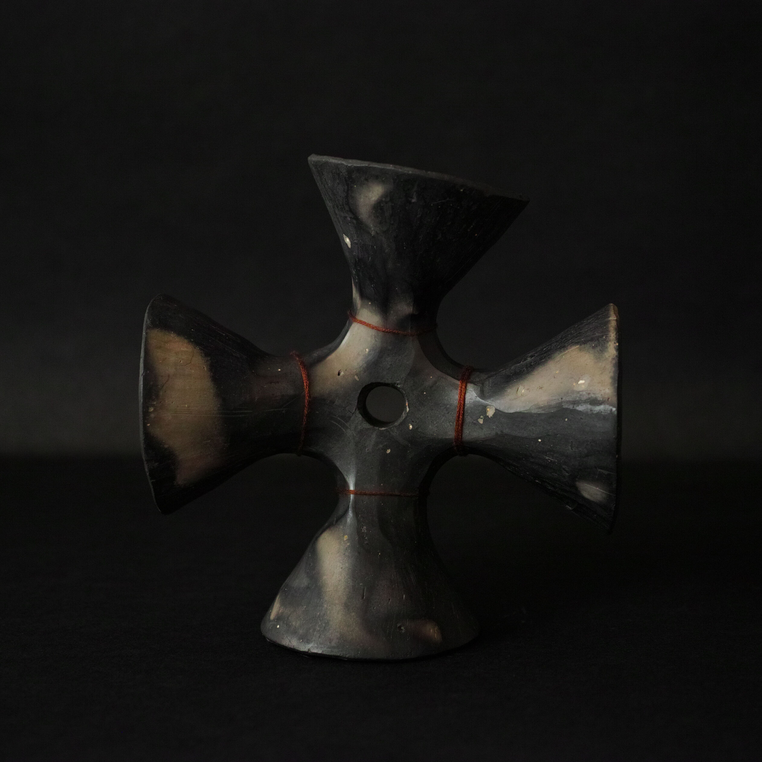 メキシコ 黒陶ベル メキシコ 黒陶の十字ベル / Mexican Black Pottery Cross Bell