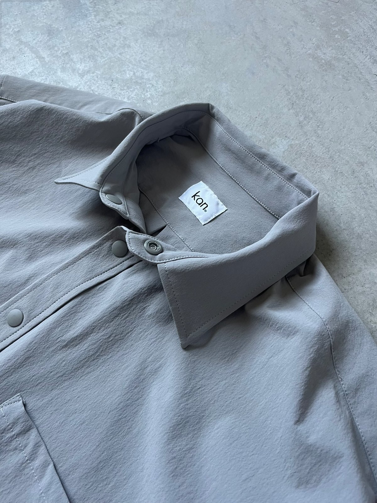 ON COMFORT SHIRT M グレー CSC0006GRY_MODEL_CROP.jpg