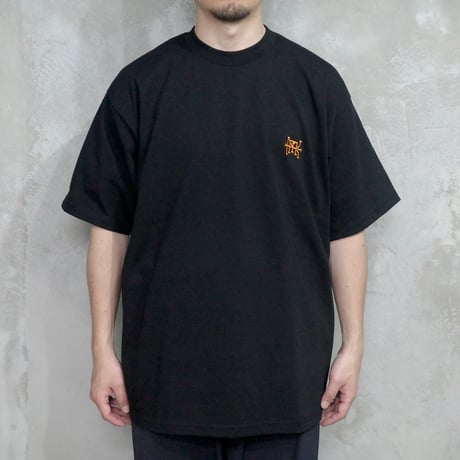 MONOGRAM LOGO TEE (BLACK)