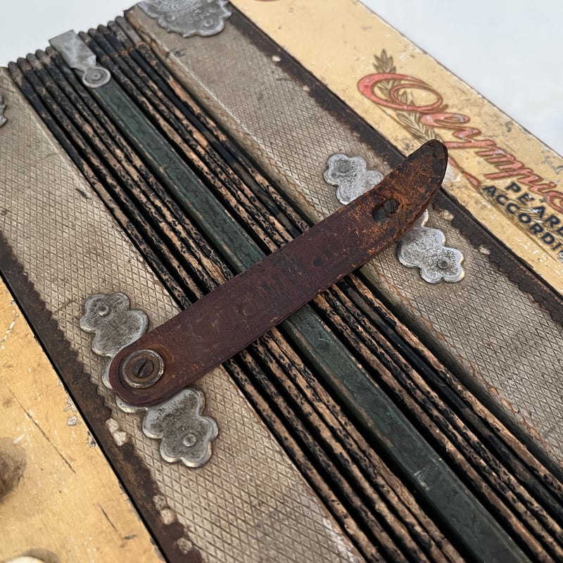 トンボ社製の古いアコーディオン 楽器 | そら豆ガラス商店