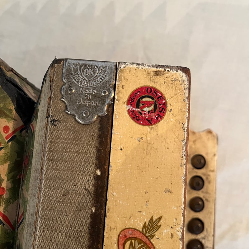 トンボ社製の古いアコーディオン 楽器 | そら豆ガラス商店
