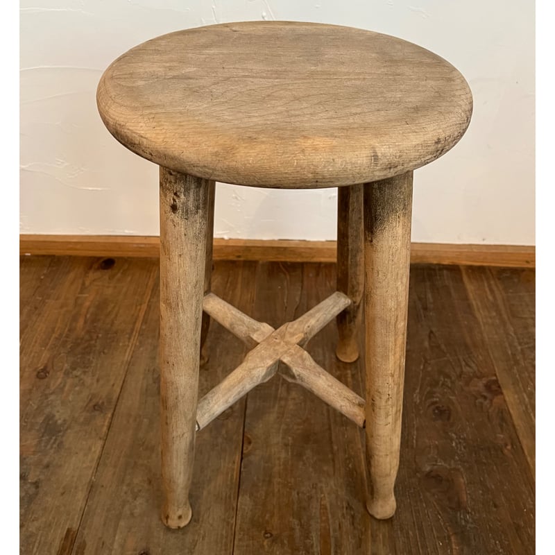 趣きのある木製の丸椅子 ヴィンテージ スツール | そら豆ガラス商店 趣きのある木製の丸椅子 ヴィンテージ スツール | そら豆ガラス商店