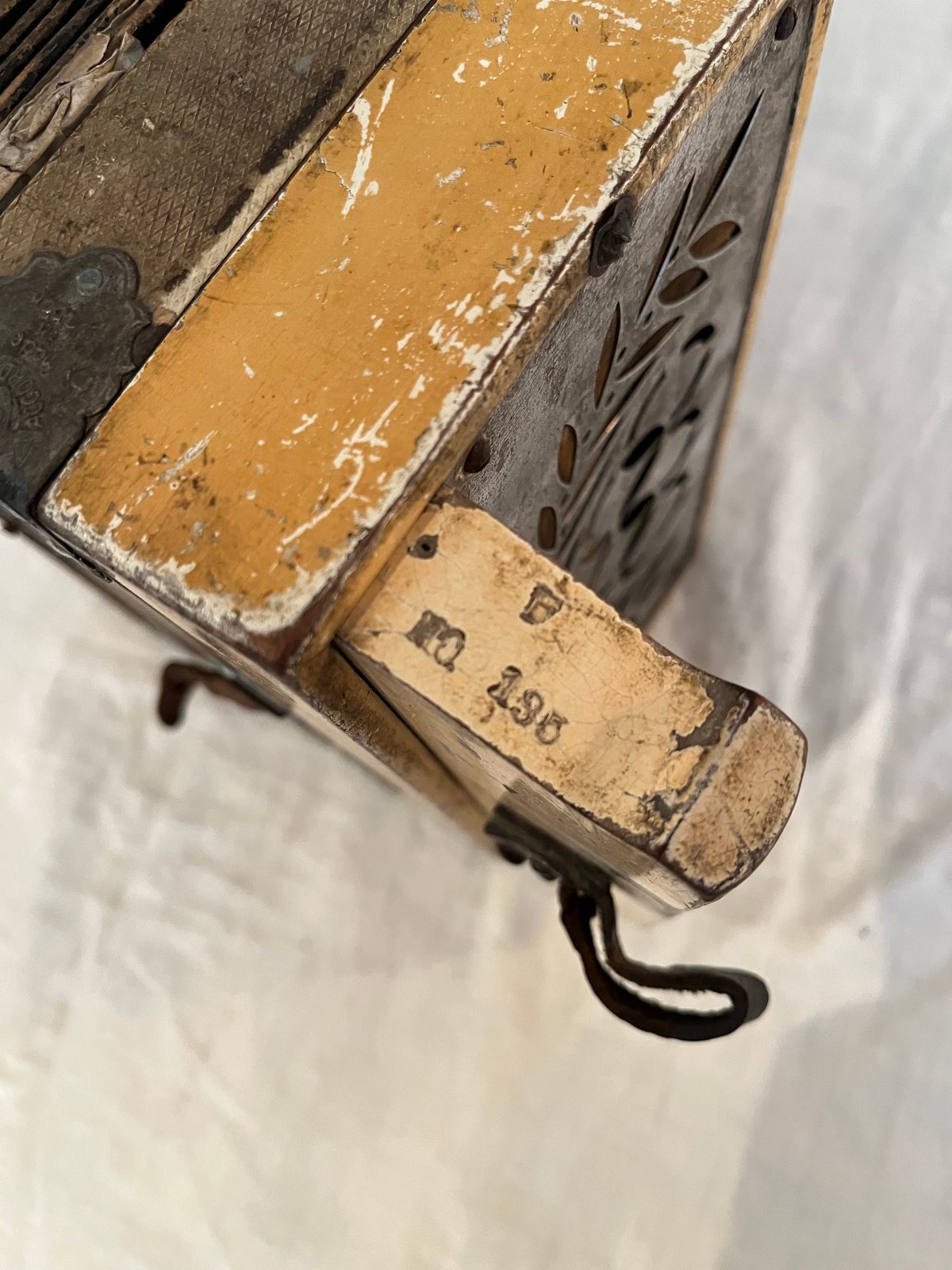 トンボ社製の古いアコーディオン 楽器 | そら豆ガラス商店