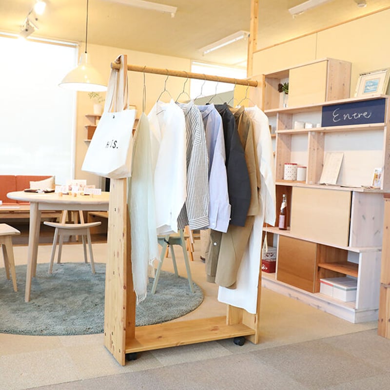 シンプルで飽きの来ないハンガーラック/移動らくらく組み立て式