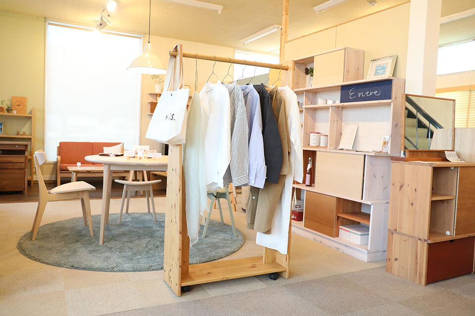 頑丈です。シンプルで飽きの来ないハンガーラック/移動らくらく 