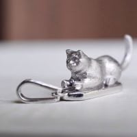 銀のネックレス 猫