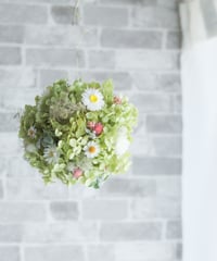 自家製ドライ紫陽花のゆらゆらボールリース （ライムグリーン）