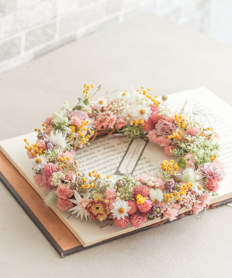 自家製ドライフラワーの春色リース/名入れタグ | Hana Akari