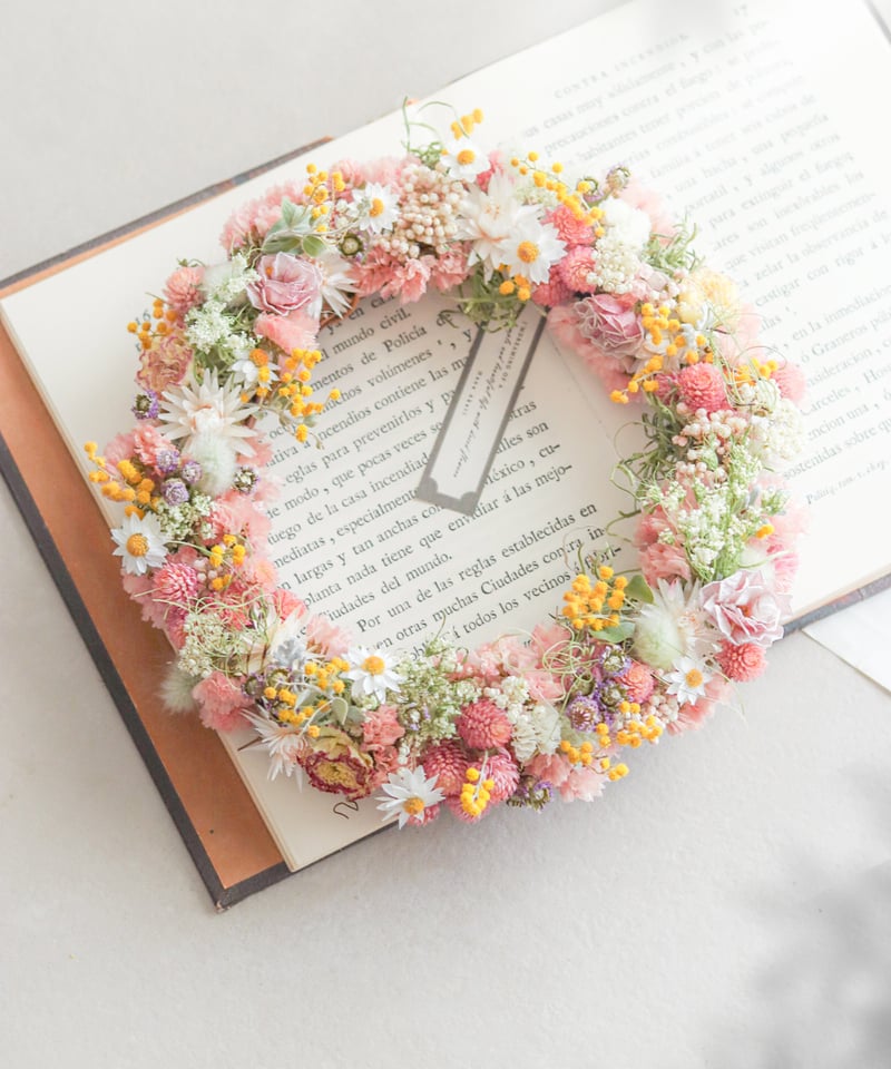 自家製ドライフラワーの春色リース/名入れタグ | Hana Akari