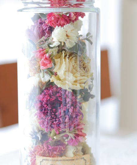 ラナンキュラスと薔薇のドライフラワーボトル