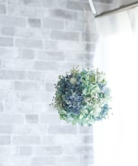 《T様ご予約品》北海道産紫陽花と自家製ドライ紫陽花のゆらゆらボールリース （３種の紫陽花）
