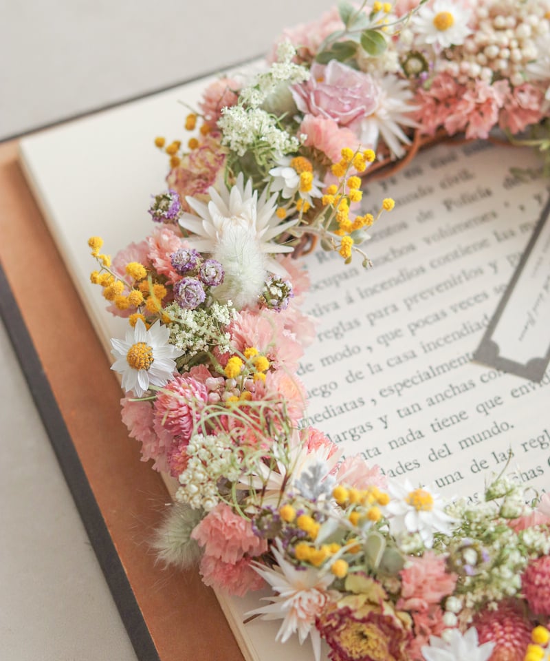 自家製ドライフラワーの春色リース/名入れタグ | Hana Akari