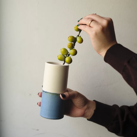 Azu Aoyagi flower vase
