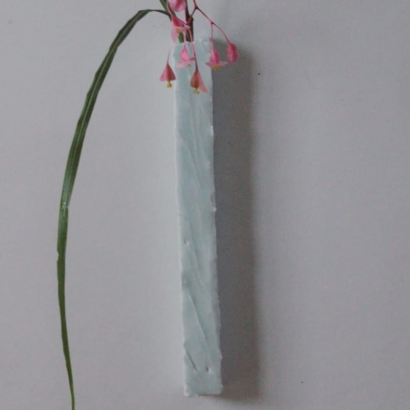 花入れ 青白磁壁飾り 掛花入ロング | うつわ 吉澤直樹&遠藤薫