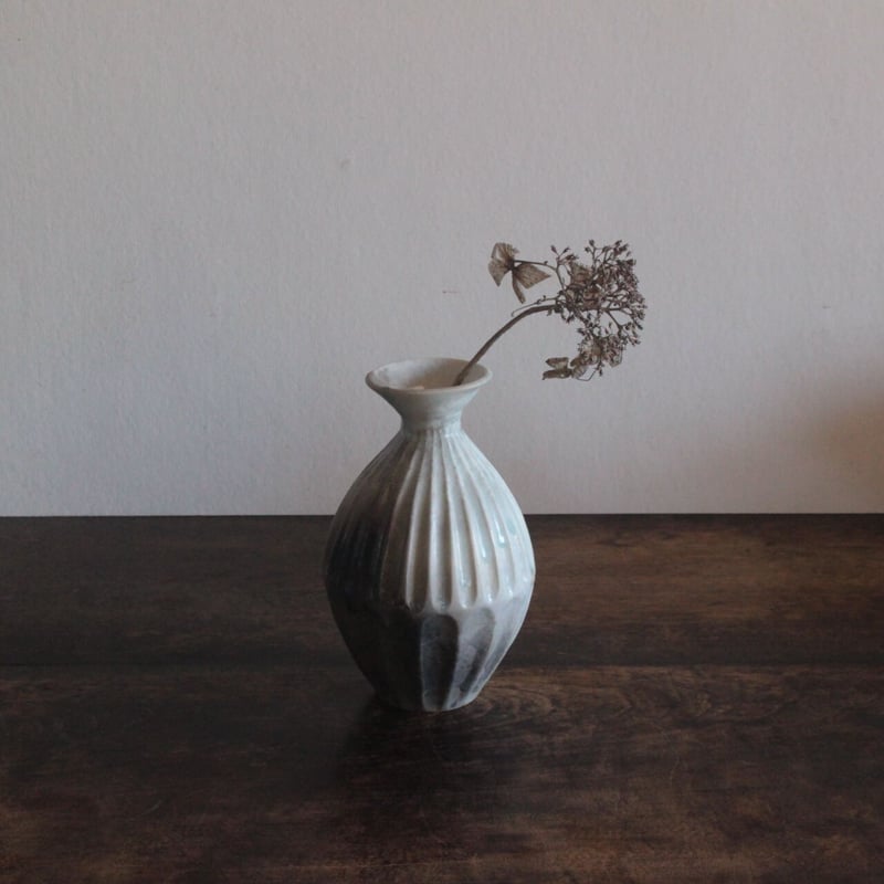 窯変白磁しのぎ花入 | うつわ 吉澤直樹&遠藤薫