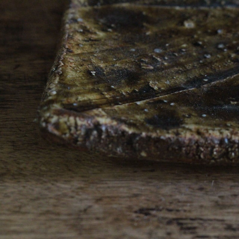 石はぜ 緑がかった茶 角皿 | うつわ 吉澤直樹&遠藤薫