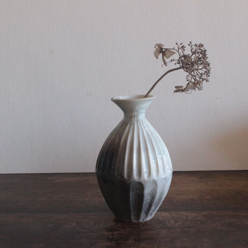 窯変白磁しのぎ花入 | うつわ 吉澤直樹&遠藤薫