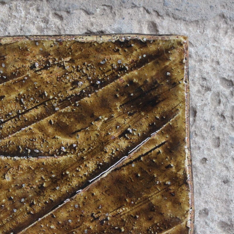 石はぜ 緑がかった茶 角皿 | うつわ 吉澤直樹&遠藤薫