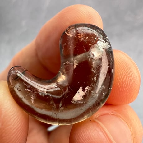 【ガウリシャンカール産】天然ヒマラヤスモーキークォーツ"手磨き加工"勾玉ビーズ⑤/Gaurishankar Himalayan Smoky  Quartz Magatama Beads