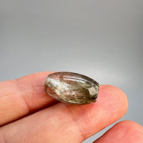 【ガネッシュヒマール産】アクチノライト イン天然ヒマラヤ水晶 樽型ビーズ/Ganesh Himal Actinolite in Himalayan Quartz barrel beads