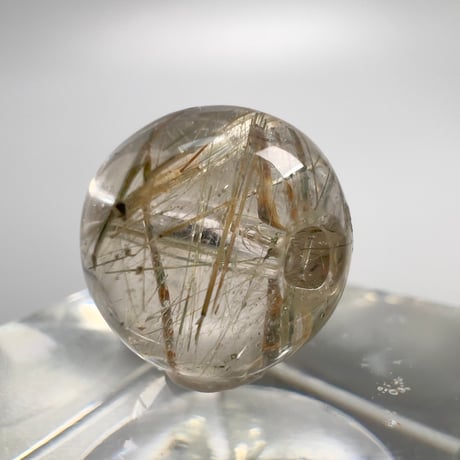 【ガネッシュヒマール産】11mm"手磨き加工"アクチノライトイン天然ヒマラヤ水晶ビーズ/Ganesh Himal Actinolite in Himalayan Quartz Round Beads
