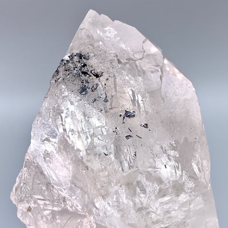 ガネーシュヒマール産天然ヒマラヤ水晶ポイント(黒雲母セルフィールド