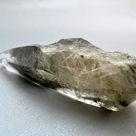 【ガネッシュヒマール産】クローライト&アクチノライトイン天然ヒマラヤ水晶ポイント/Ganesh Himal  Chlorite&Actinorite in Himalayan Quartz Point