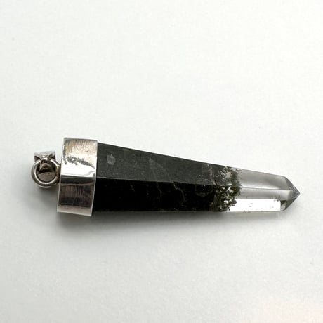 【ガネッシュヒマール産】天然クローライトインヒマラヤ水晶ペンダントトップ/Ganesh Himal Chlorite in Himalayan Quartz Pendant Top