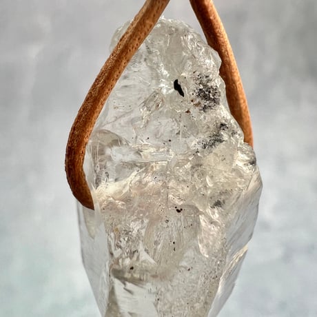 【カイラス産】天然ヒマラヤ水晶革紐付きペンダント④/Kailash Himalayan Quartz Pendant