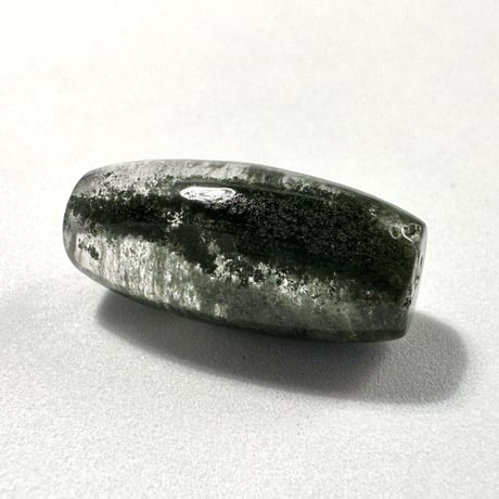 【ガネッシュヒマール産】ガネッシュヒマール産クローライトイン天然ヒマラヤ水晶 樽型ビーズ/Ganesh Himal Chlorite in Himalayan Quartz barrel beads