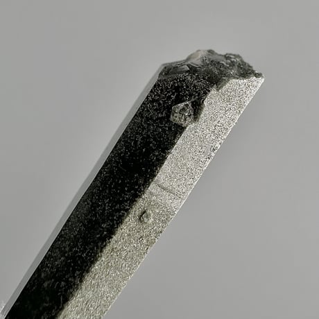 【ガネッシュヒマール産】クローライトイン天然ヒマラヤ水晶ミニポイント"KK" Ganesh Himal Chlorite in Himalayan Quartz Mini Point