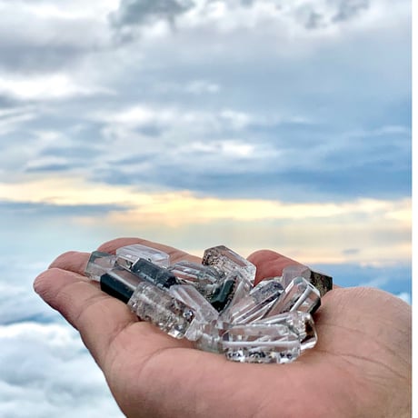 Mt.Fuji浄化🗻 【ガネッシュヒマール産】クローライトインヒマラヤ水晶"手磨き加工"スクエアビーズ2P1⃣/Ganesh Himal Chlorite  in Himalayan Quartz