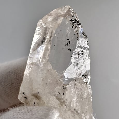 【ガネッシュヒマール産】クローライトイン天然ヒマラヤ水晶ミニポイント"BB" Ganesh Himal Chlorite in Himalayan Quartz Mini Point