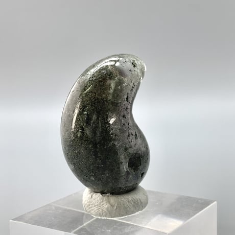 Mt.Fuji浄化🗻【ガネッシュヒマール産】クローライトインヒマラヤ水晶"手磨き加工"勾玉ビーズ/Ganesh Himal Chlorite in Himalayan Quartz Magatama