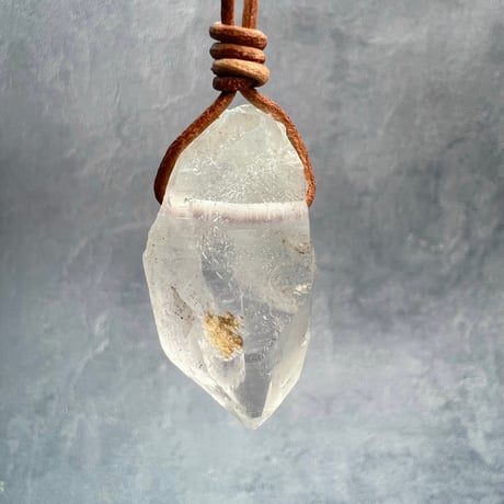 【カイラス産】天然ヒマラヤ水晶革紐付きペンダント⑦/Kailash Himalayan Quartz Pendant