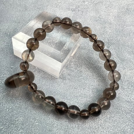 【ガウリシャンカール産】天然ヒマラヤスモーキークォーツ"勾玉"デザインブレスレット/GauriShankar Himalayan Smoky Quartz "Magatama"Bracelet